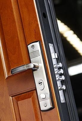 простая металлическая дверь эконом класса