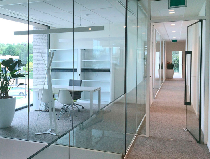 Стеклянные двери