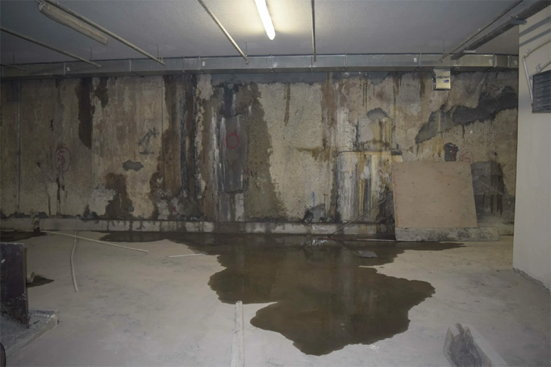 Течет подвал