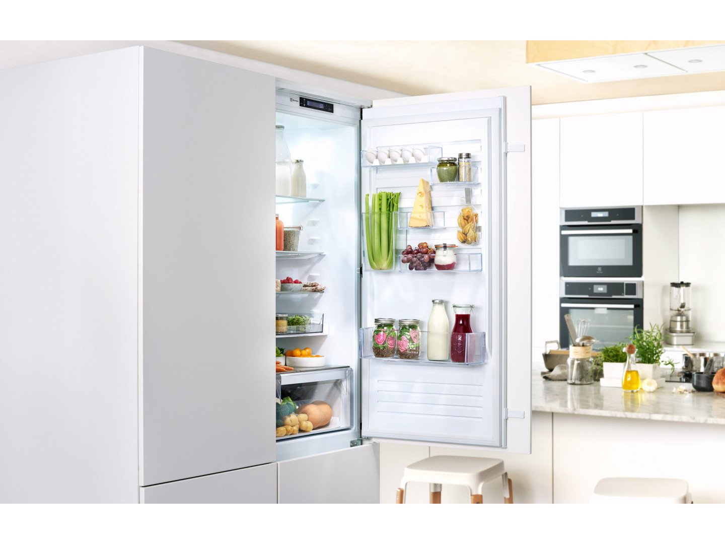 Топ встраиваемых холодильников. Встраиваемый холодильник Electrolux enn3074efw. Встроенный холодильник Электролюкс. Встраиваемый холодильник Электролюкс. Встраиваемый холодильник Electrolux enn.