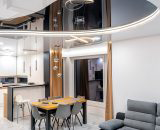 Натяжной потолок глянцевый